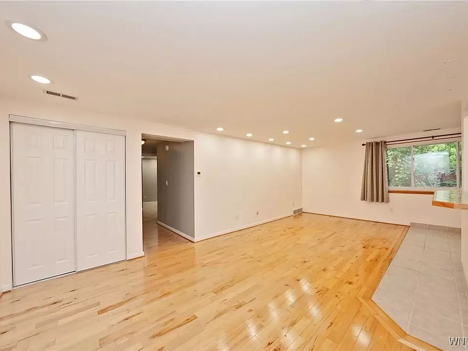 1st image of 5 Cambridge Sq APT F