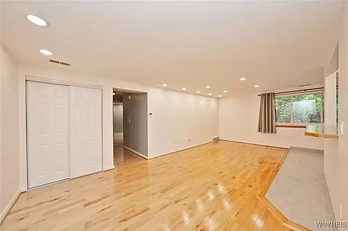 5 Cambridge Sq #F Photo 1