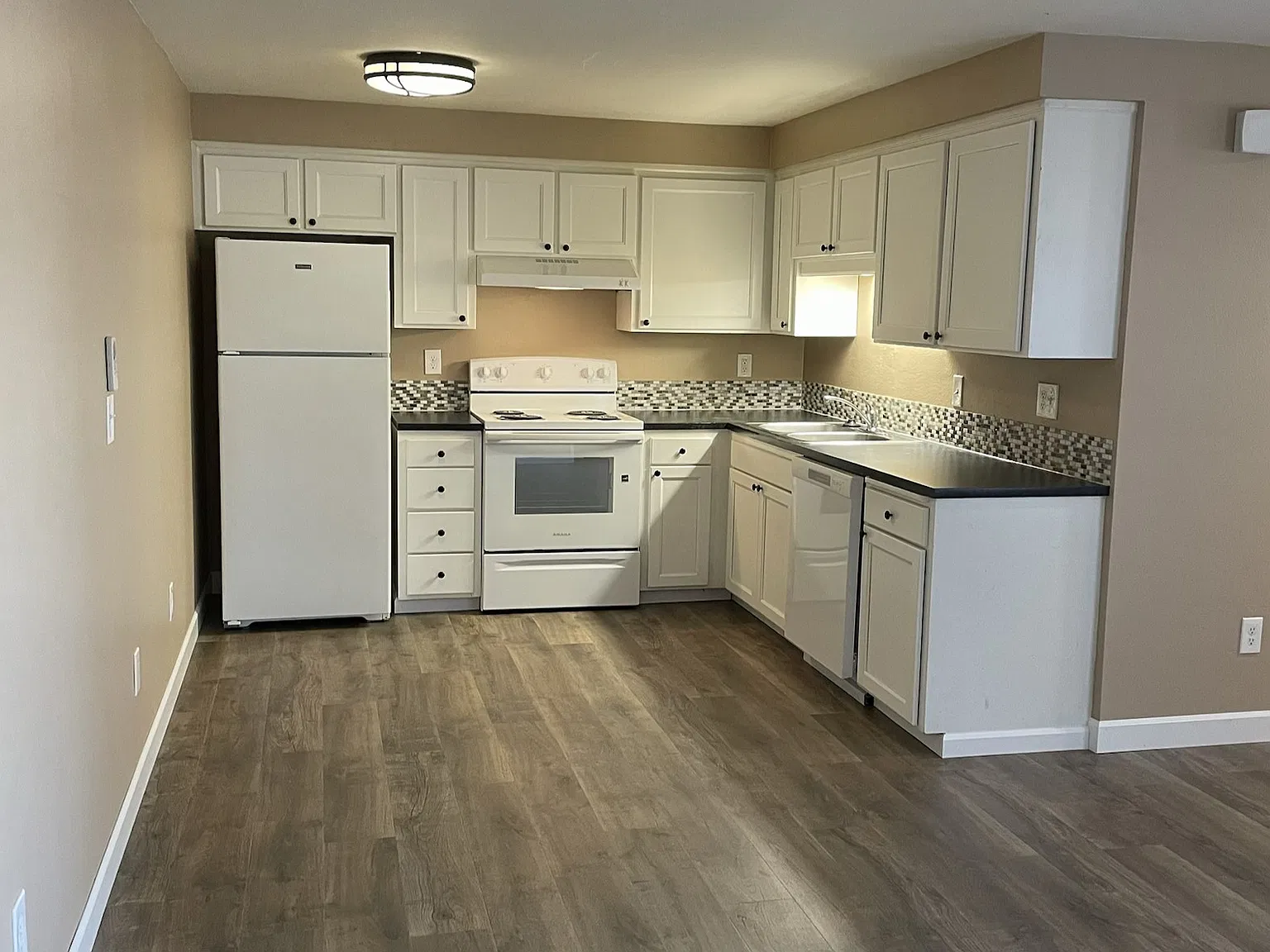 2 bed, 750 sqft, $1,495 — Photo 2