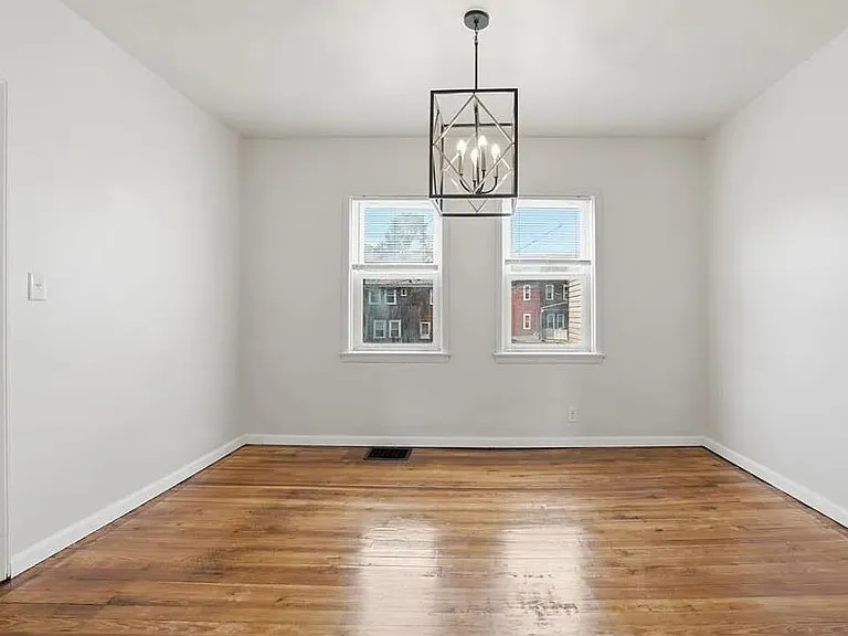 770 E Washington Ave — Photo 4