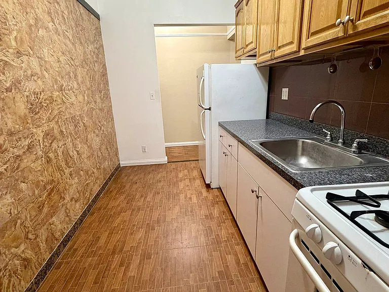 33-78 11th St #3C — Photo 5
