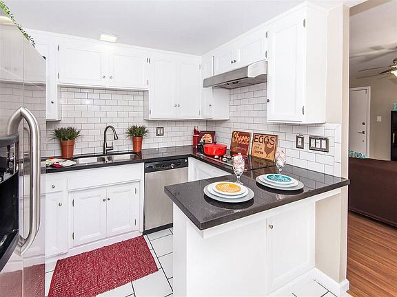 5th image of 2940 W Carson St Unit 227