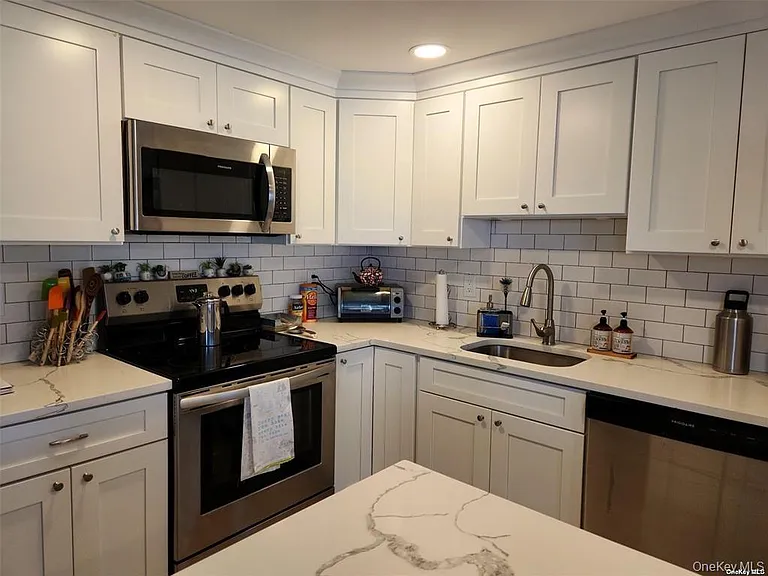 134 Ralph Ave — Photo 4