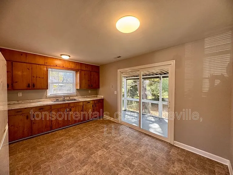 1614 Brevard Rd — Photo 6