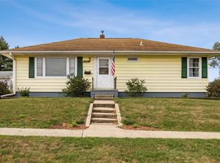 820 E 4th St, Vinton, IA 52349