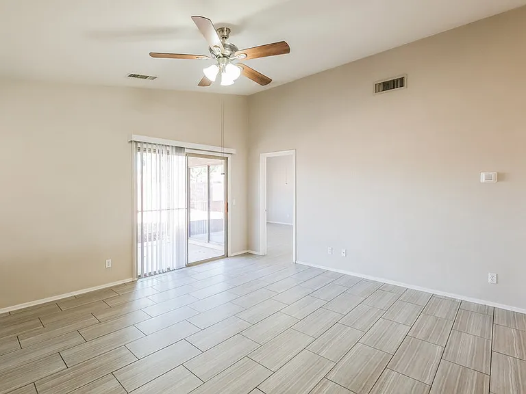 2525 S 109th Dr — Photo 4