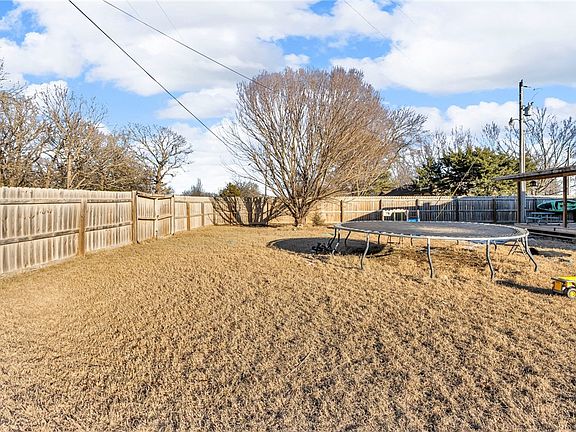 4th image of 22030 Cheryl Dr
