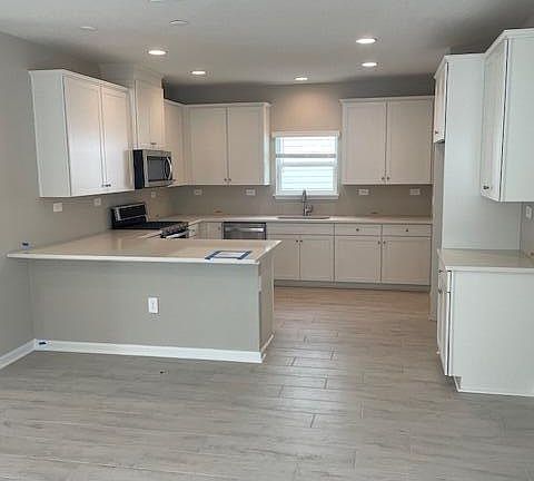 2nd image of 125 FARMFIELD Drive #143