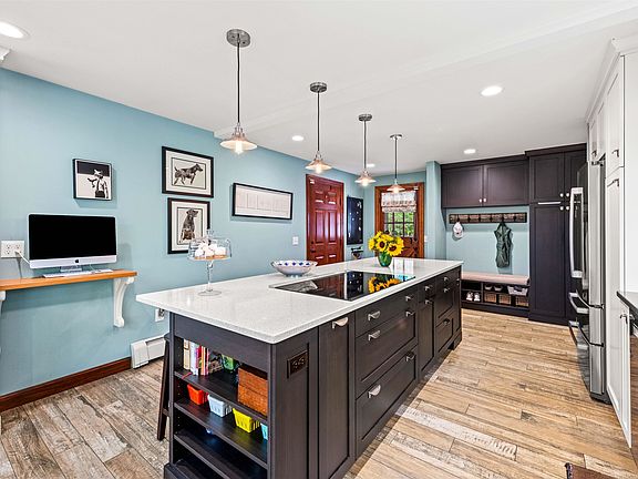 3rd image of 9 Buckridge Drive