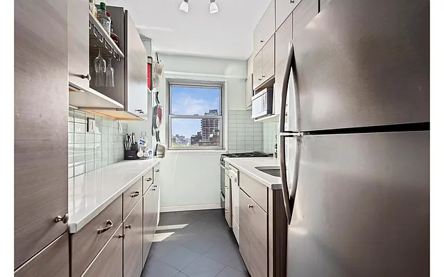 Sold by Douglas Elliman | media 22