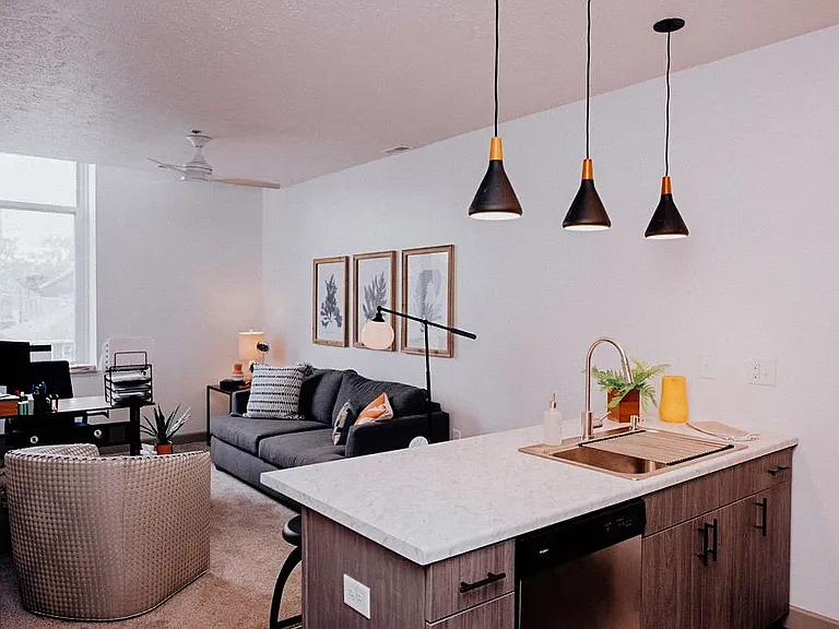 The Laurel Flats Apartments — Photo 7