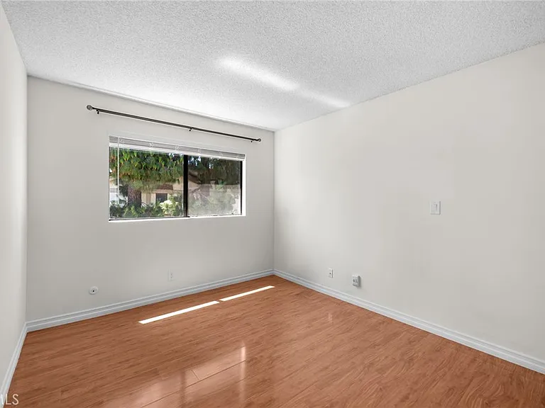 7100 Balboa Blvd #803 — Photo 38