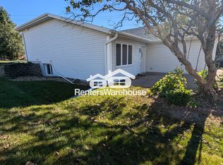 3023 25th St NW, Rochester, MN 55901