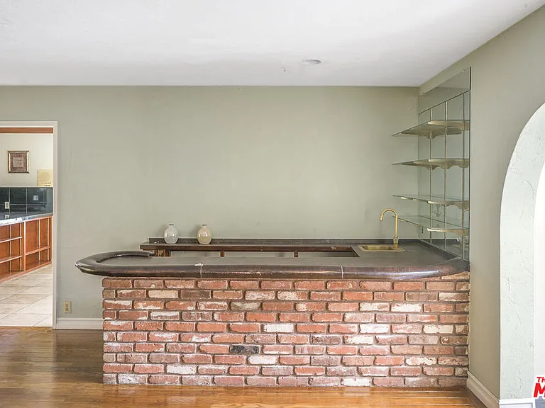 8300 Regis Way — Photo 4