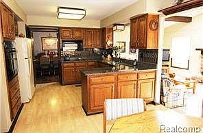 5th image of 36255 Crompton Cir