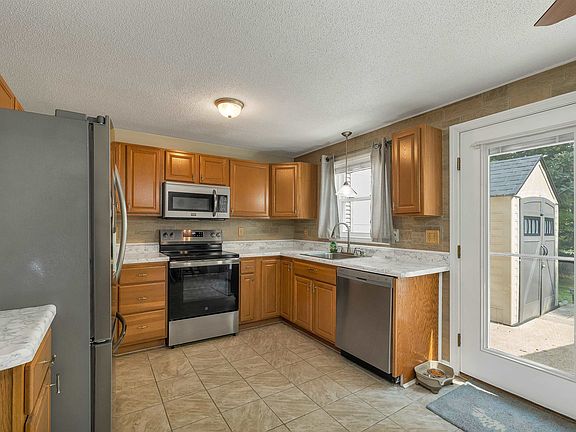 4th image of 1035 S. Mammoth Road #3