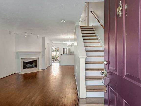 3rd image of 614 Flintlock Ct