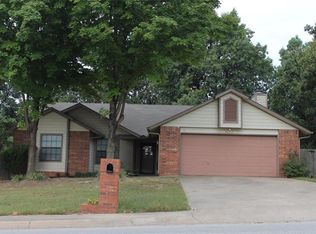 1602 Glen St, Springdale, AR 72762