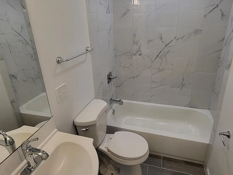 2523 S Whipple St #3F — Photo 7