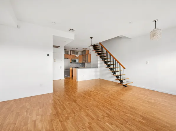 893 Myrtle Avenue image 2 of 25