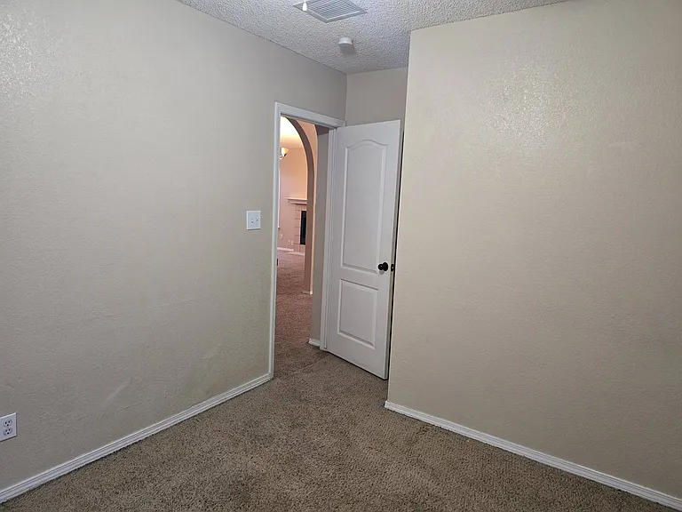 12105 Castle View Way — Photo 13