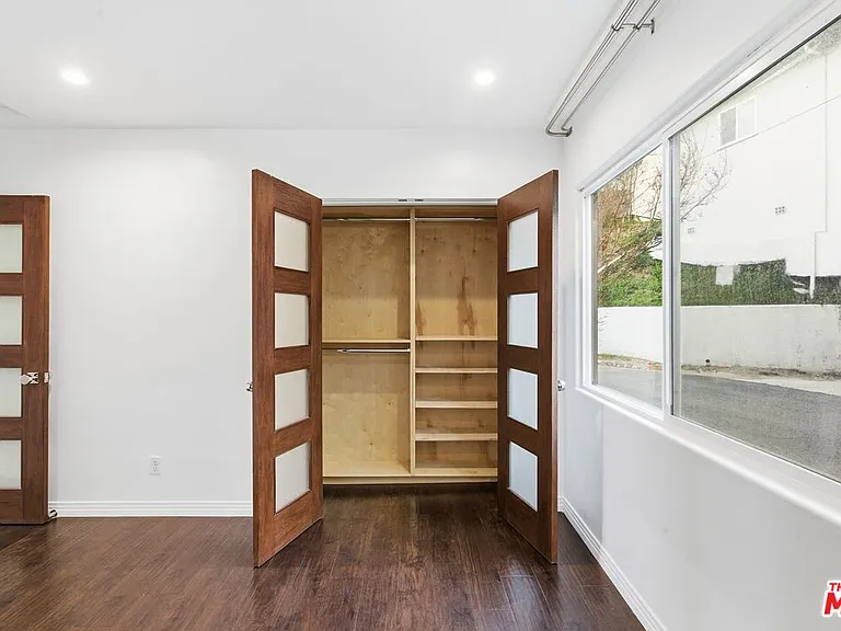 3476 Troy Dr — Photo 29