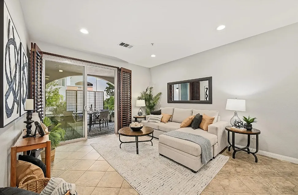 2 bed, 950 sqft, $1,100 — Photo 2
