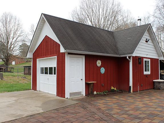 4th image of 2025 Powhatan Dr