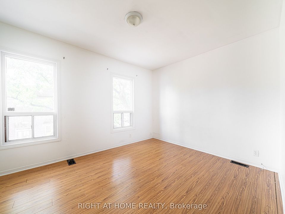 7th image of 1059 Bathurst St