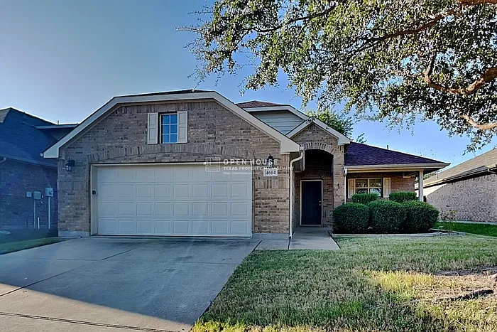 3 bed, 2.0 bath, 1404 sqft, $2,200 — Photo 1