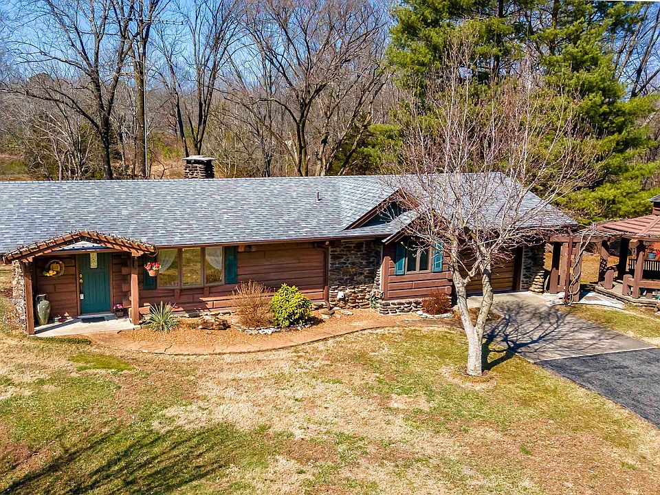 1st image of 121 Whippoorwill Ln