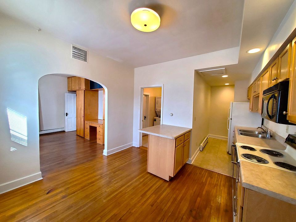 1st image of 202 E Main St