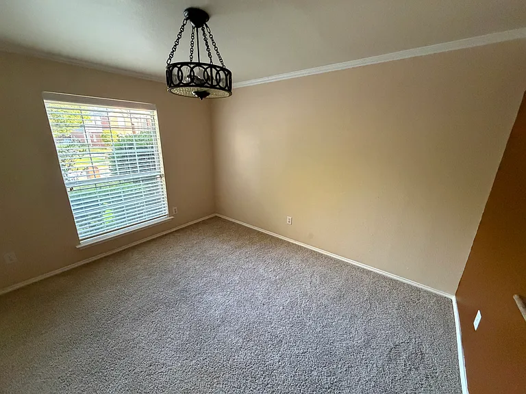 2453 Ravenhurst Dr — Photo 17
