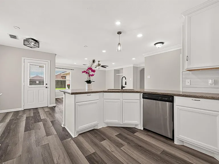 7242 Autumn Bluff Ln — Photo 11