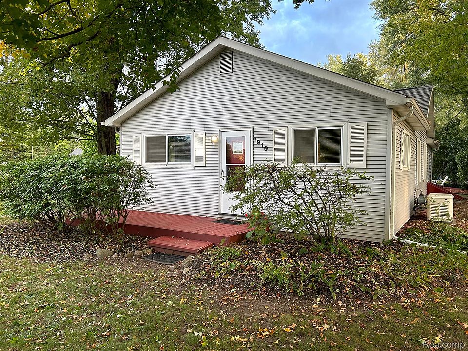 1st image of 1919 Lakesview Dr