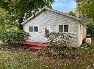 1919 Lakesview Dr, Oxford, MI 48371