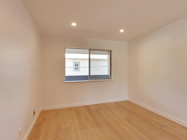 1500 Newlands Ave #203 — Photo 9