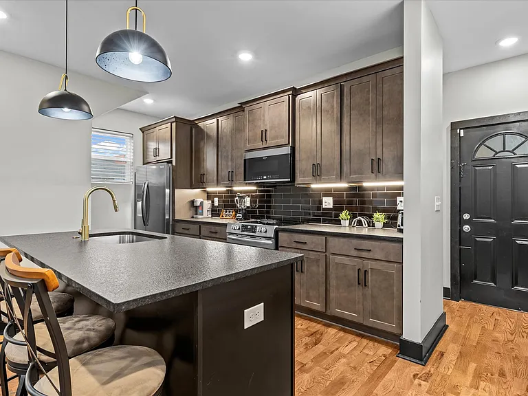 84 Green St — Photo 13