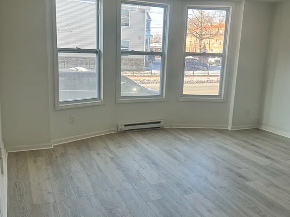 558 2nd Ave APT 1, Troy, NY 12182