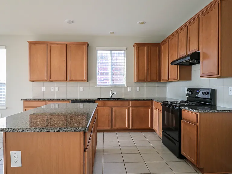 7425 Bronsind Trl — Photo 6