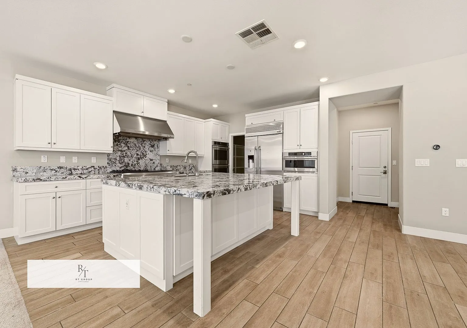 Luxury 4-Bedroom Home in Gated South Pointe with Walnut Valley Unified Schools ! — Photo 3