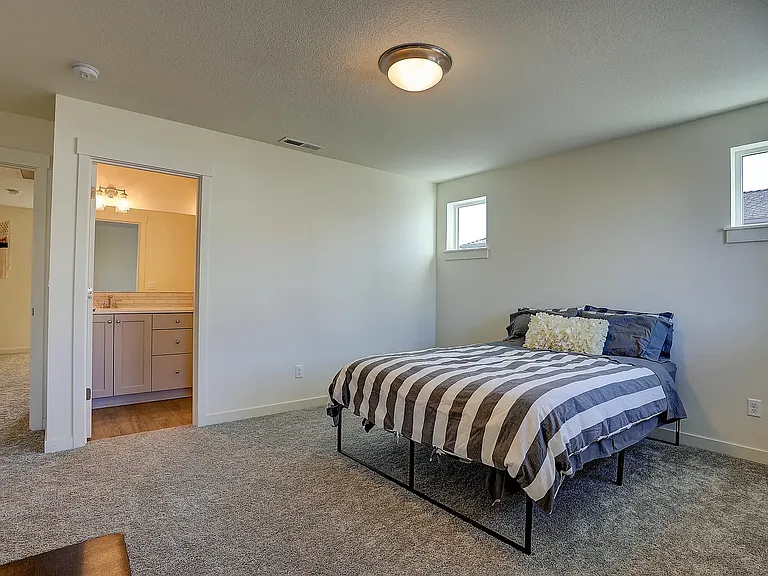 2582 NE Purcell Blvd — Photo 8