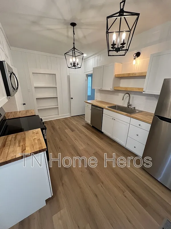 3 bed, 2.0 bath, 1496 sqft, $1,975 — Photo 3
