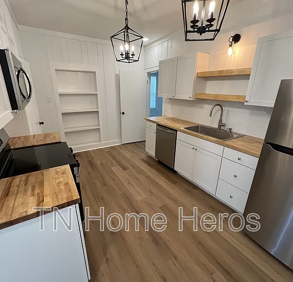 2811 E 5th Ave — Photo 3