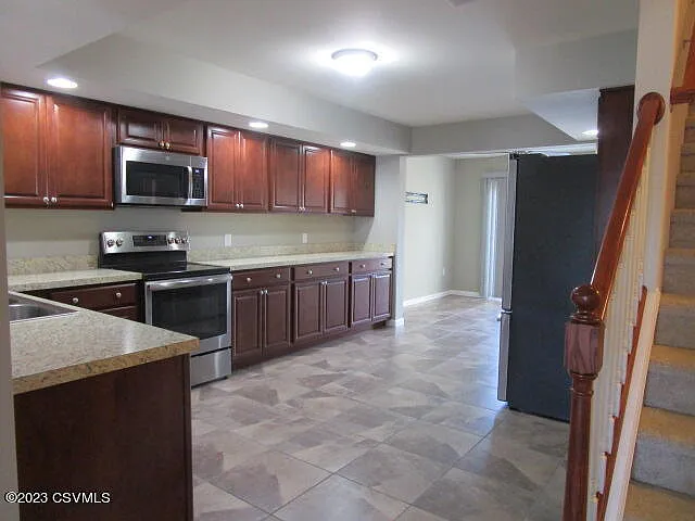820 Baker St — Photo 9