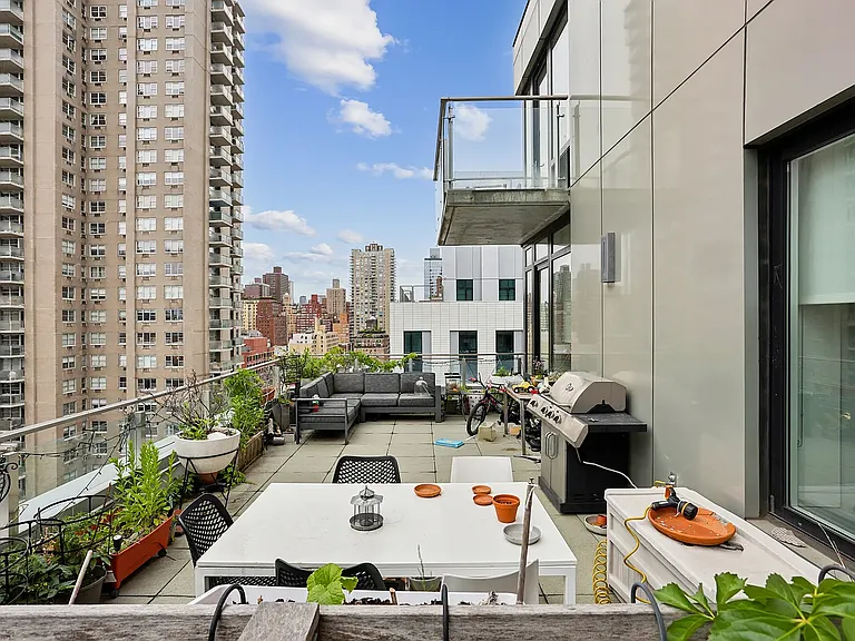 501 E 74th St #17B — Photo 8