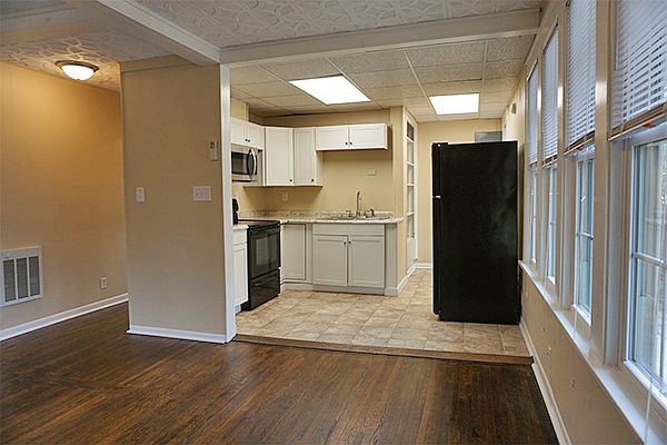 2nd image of 40 Gertrude Pl #40