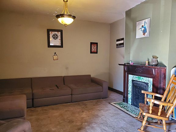 2nd image of 115 W Missouri St