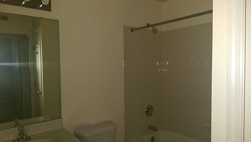 4th image of 162 Richardson Pl APT 9