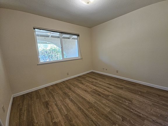 3rd image of 2812 Cascade Pl